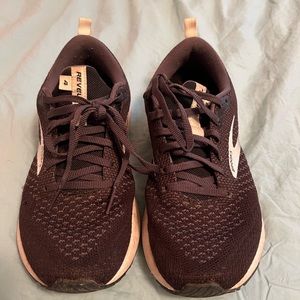 Women’s Brooks Revel 4